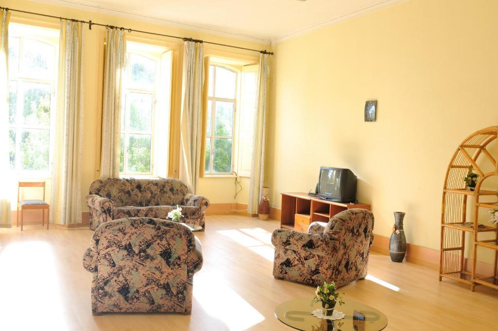 Residencial Moderna Hotel Фигейра да Фош Екстериор снимка